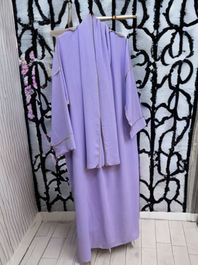 Abaya mit Goldumrandung